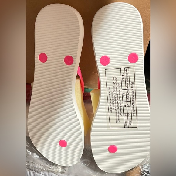 Beach Sandals size M or 5-6 Brand New - Picture 3 of 4